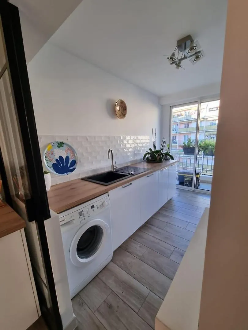 Magnifique T3, Spacieux, Lumineux Et Traversant Nice